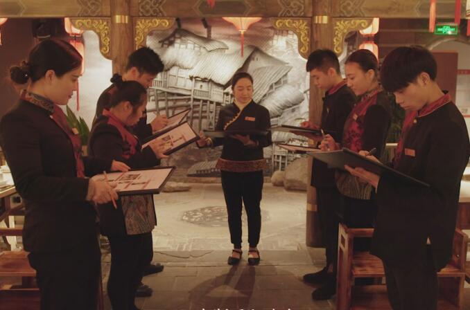 九宮格火鍋加盟店，如何合理為員工安排工作？