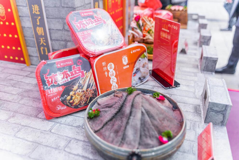 常寧開(kāi)火鍋加盟店，如何通過(guò)特色吸引顧客？