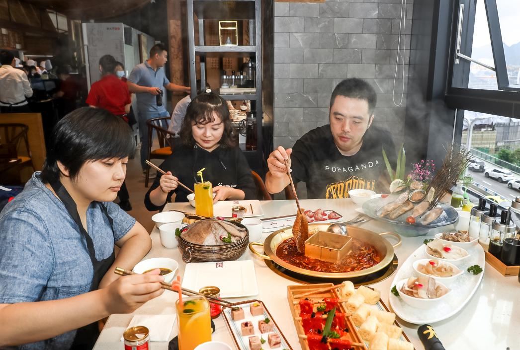 桂林開火鍋加盟店，如何才能擁有穩(wěn)定的客源？