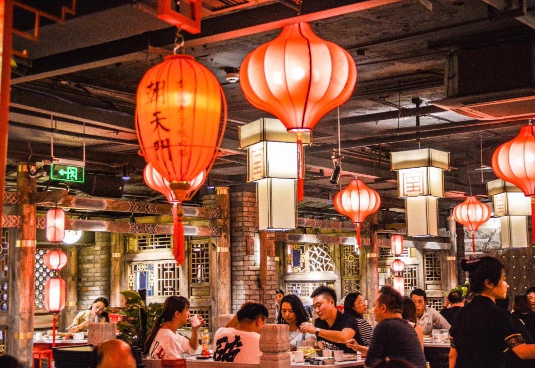 百色開火鍋加盟店，如何提高前廳服務(wù)水平？