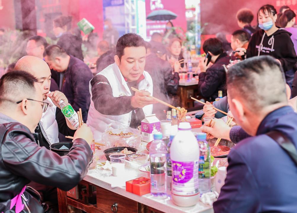 加盟朝天門火鍋如何？營運(yùn)部提供全程保姆式扶持！