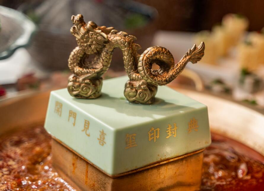 重慶南岸區(qū)開火鍋加盟店，怎樣打造新鮮感？