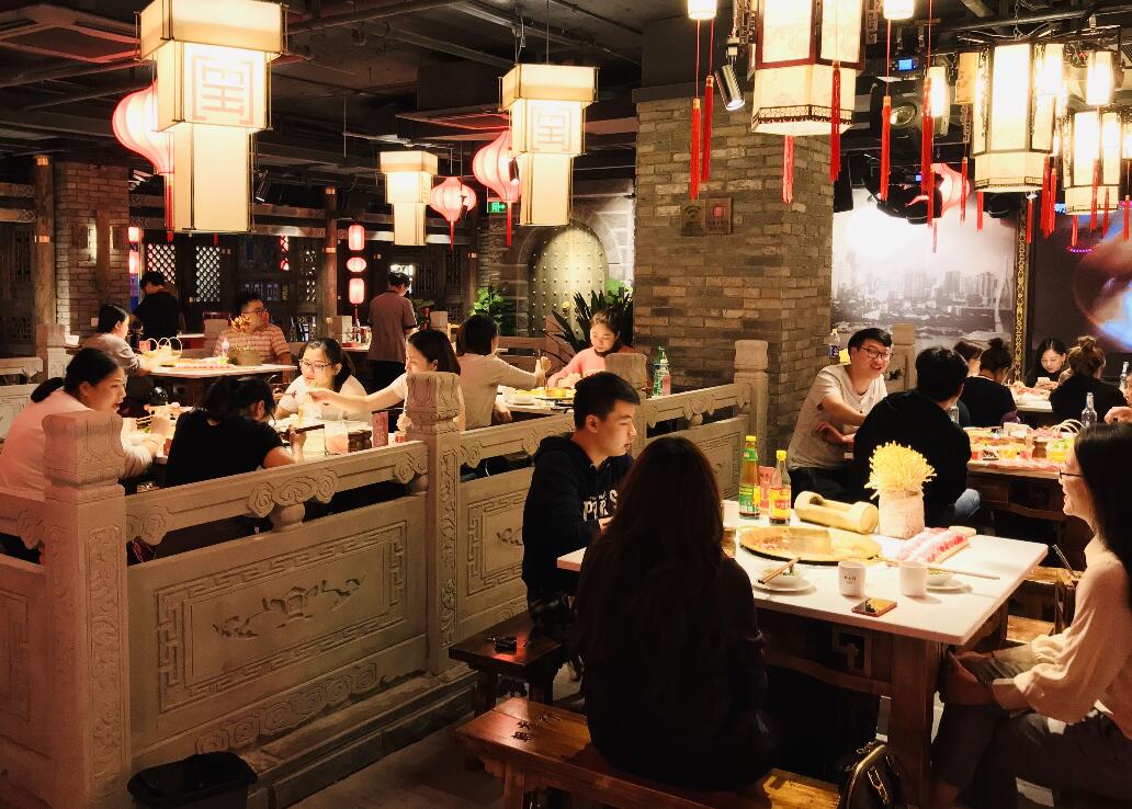 在洪崖洞吃朝天門(mén)火鍋是種什么體驗(yàn)？