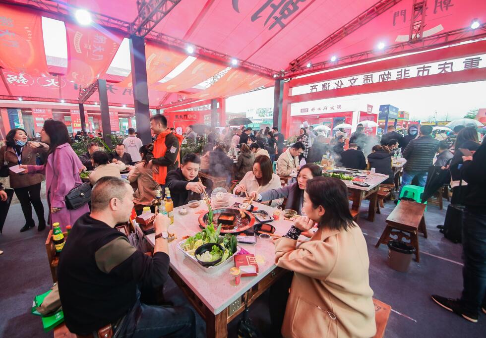 來重慶除了打卡網(wǎng)紅景點(diǎn)，還可以品嘗人間煙火！
