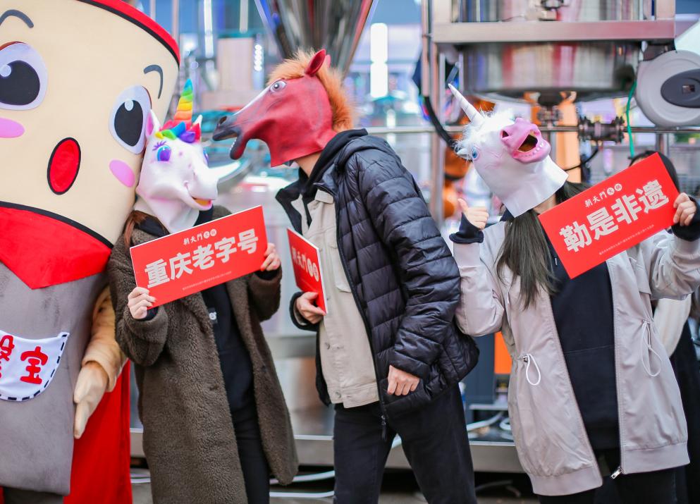 唱歌、換裝、劇本殺，火鍋店們玩起了哪些“跨界”？