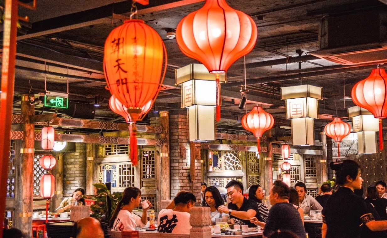 疫情下餐飲店火爆排隊，經營秘訣是什么？