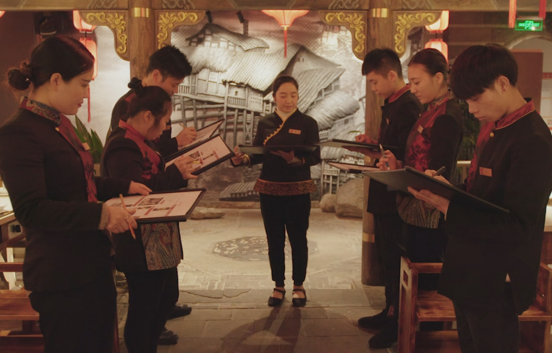 為什么大學(xué)生寧愿沒(méi)工作，也不愿意去當(dāng)服務(wù)員？