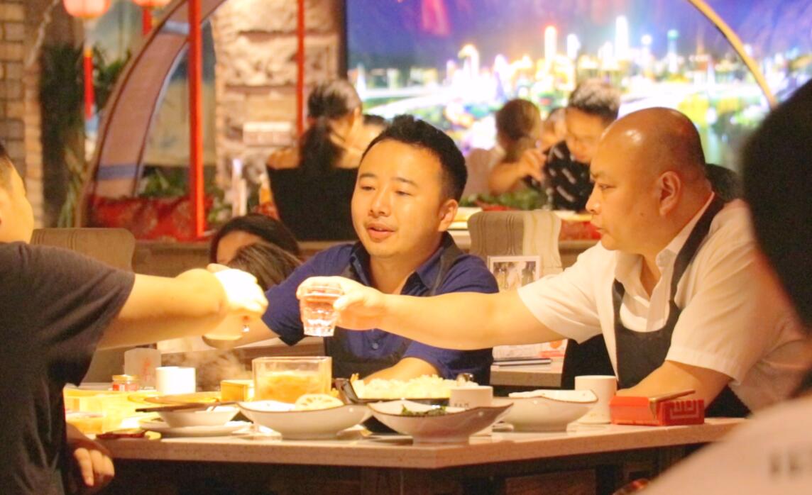 火鍋店選址在巷子里，如何招攬生意？